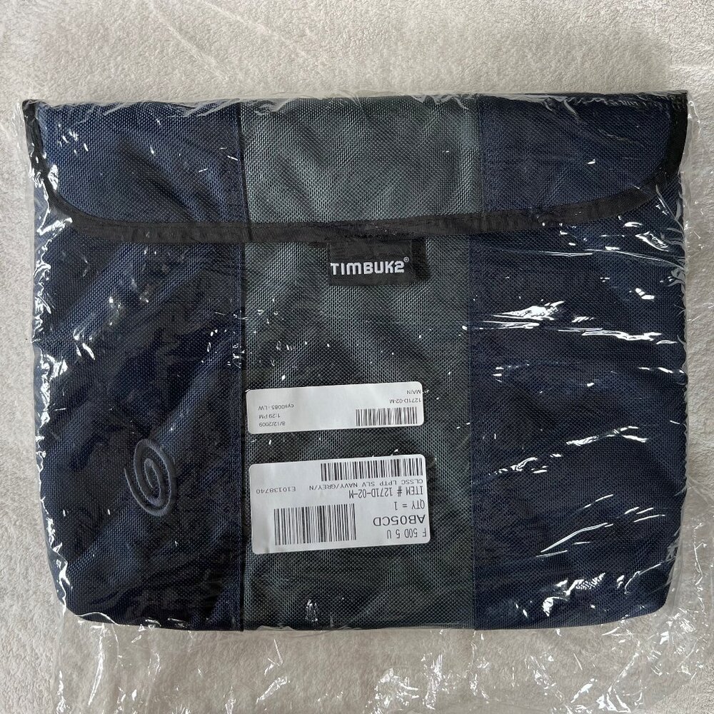 NWT Timbuk2 Laptop Sleeve Medium in navy/gray/navy